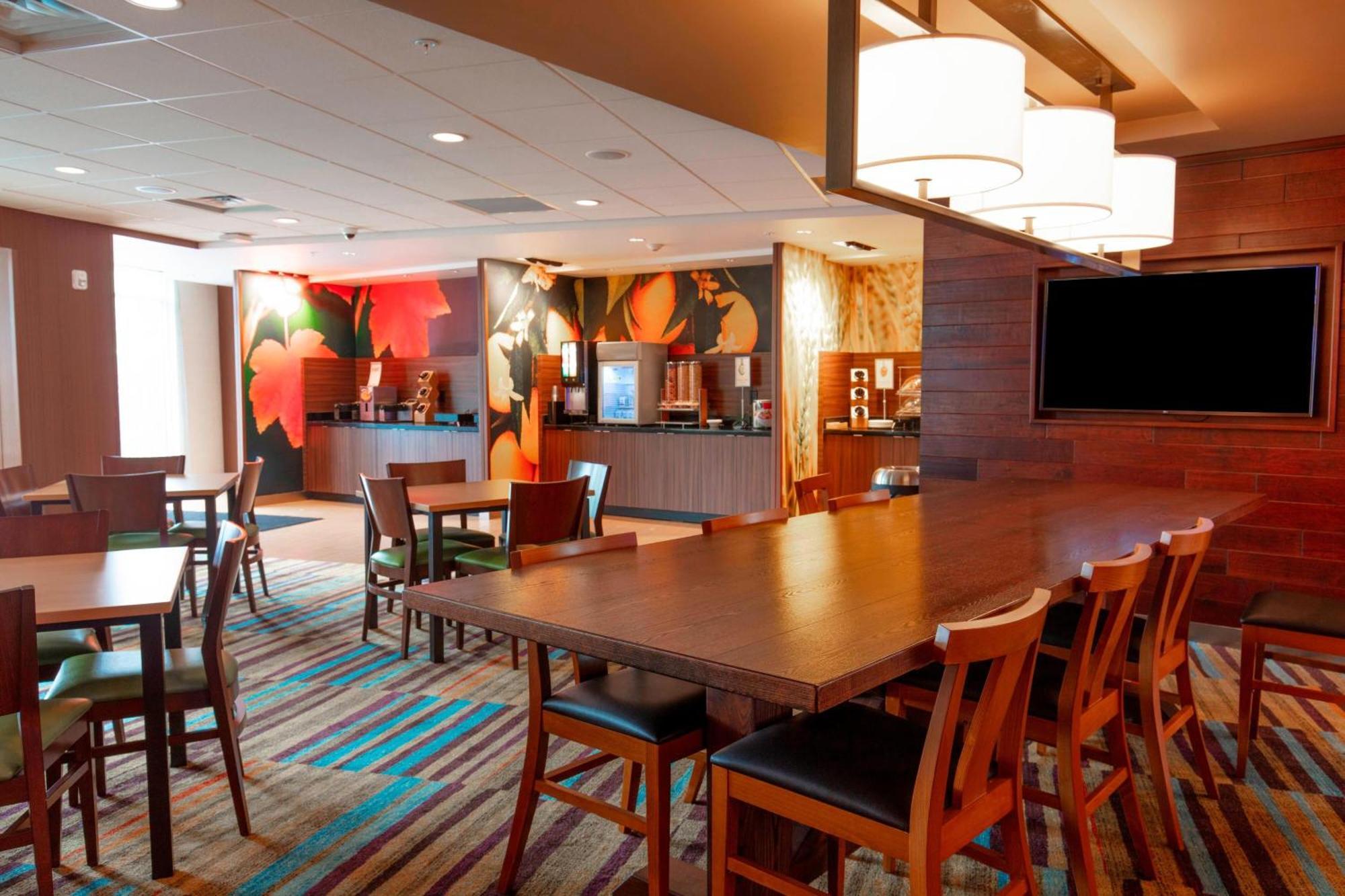 Fairfield Inn & Suites By Marriott Atlanta Вудсток Екстер'єр фото